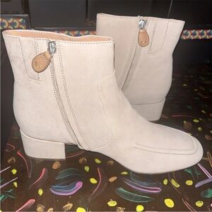 Gentle Souls Mushroom Color Ella Apron Bootie Size 11